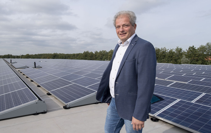 Burgemeester bij zonnepanelen