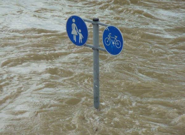 hoog water op straat